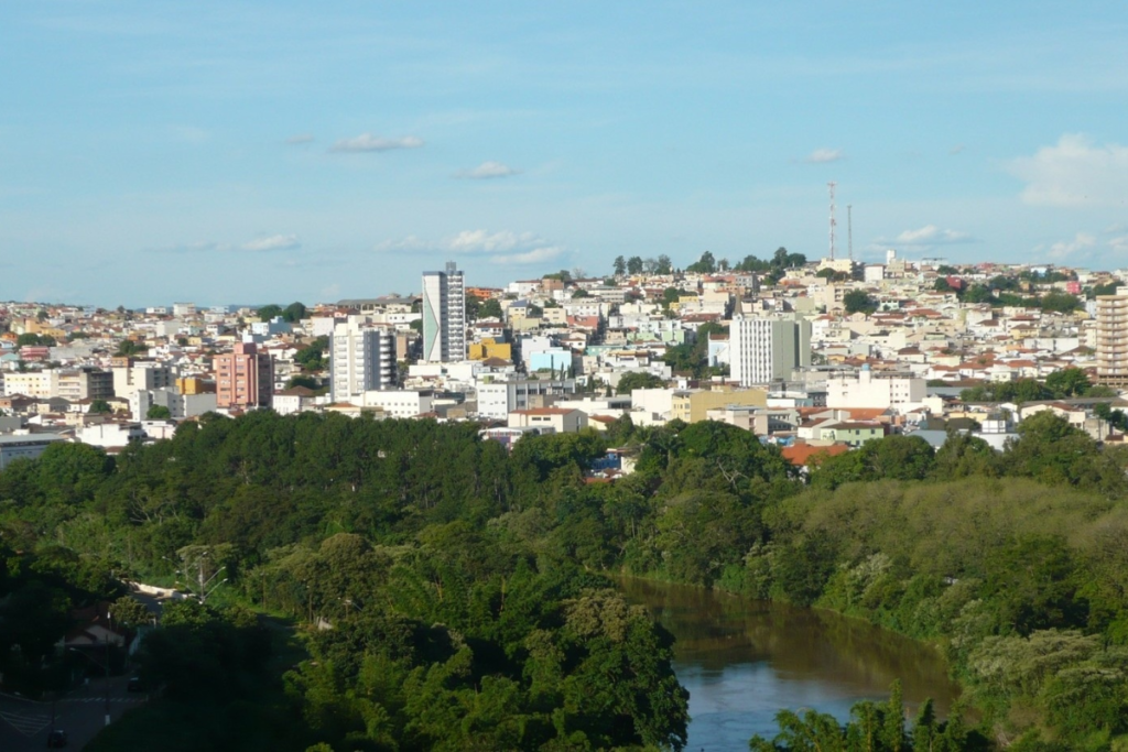 Cidade no Sul de Minas abre concurso público com salários de até R$ 7,3 mil 1 Concurso público da Câmara de Três Corações tem sete vagas para níveis médio e superior e salários de até R$ 7,3 mil.
