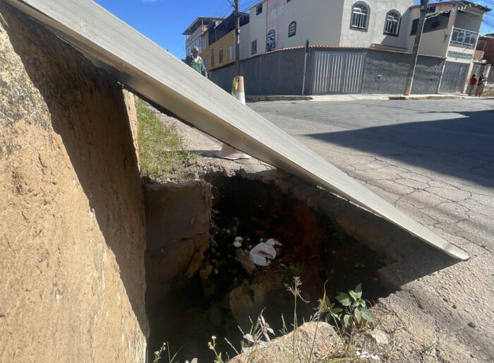Buraco em avenida no Bairro Industrial preocupa moradores