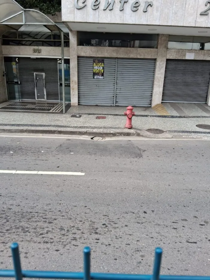 Afundamento de asfalto na Rio Branco acende alerta na população 1 WhatsApp Image 2026 06 01 at 11.43.10 3