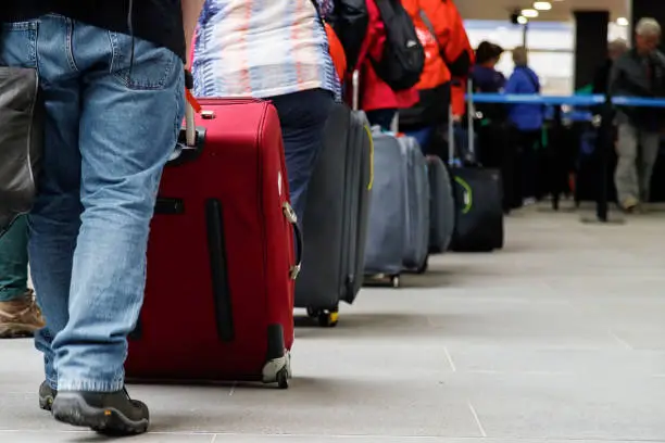 Aeroportos consideram suspender a biometria de turistas no verão para evitar filas de 6 horas