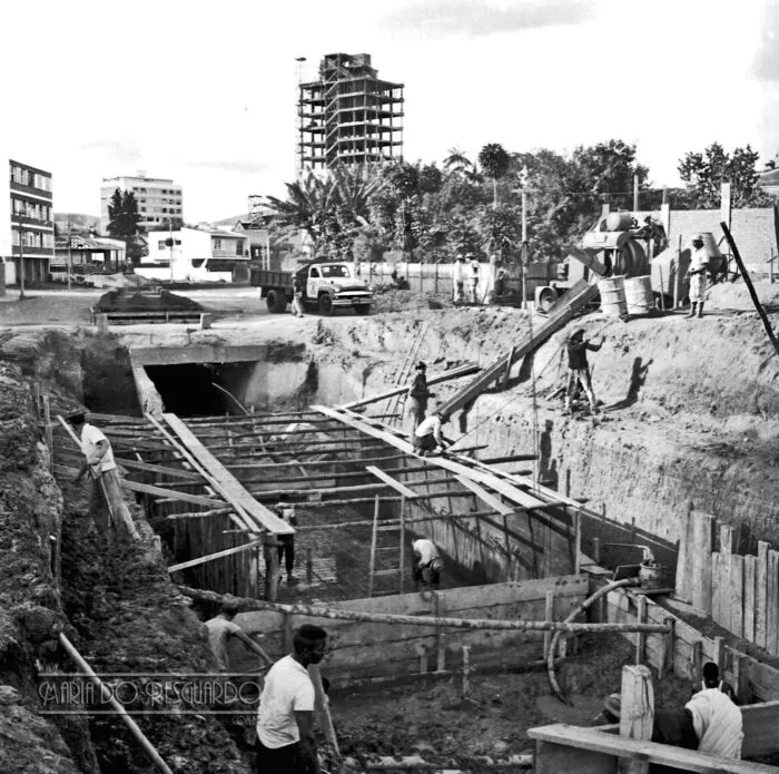 canalizacao do corrego da av independencia em 1970