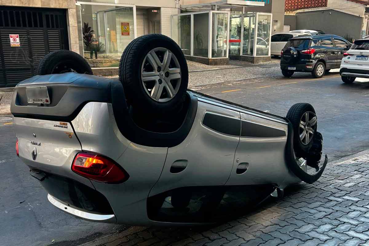Capotamento deixa trânsito parcialmente interditado no Bairro São Mateus