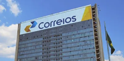 Carteiro flagrado de chinelos retrata momento dos Correios 1 correios