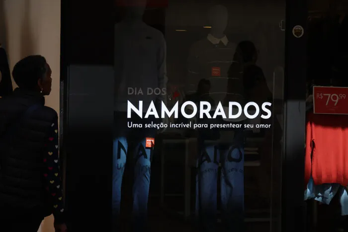 Com tíquete médio de até R$ 200, comércio espera que compras de última hora aqueçam vendas no Dia dos Namorados 2 dia dos namorados leonardo costa