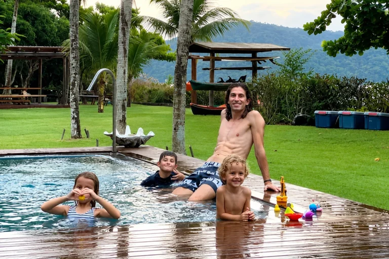 Filipe Luís deixa mansão de R$ 7 milhões no Rio para assumir comando de time na França