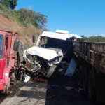 Acidente com cinco veículos deixa dois feridos na MG-285 17 fotos 86