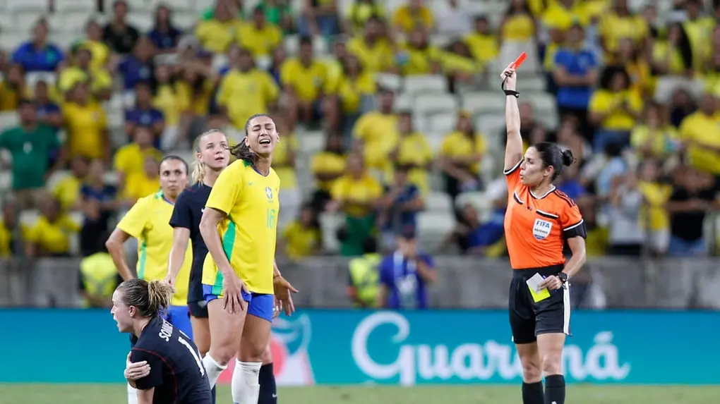 Brasileiros estão revoltados após 5 pessoas serem expulsas da Seleção Brasileira