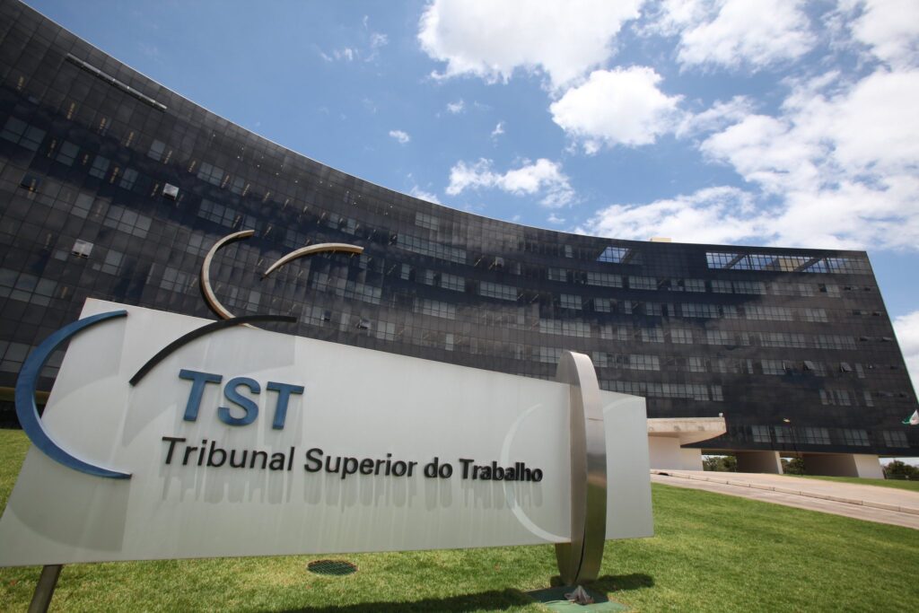 TST decide que veterinário demitido após comentário racista sobre participante do BBB não tem direito a indenização