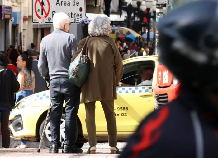Violência contra idosos em Juiz de Fora: filhos lideram denúncias, agressões diárias em 79,1% dos casos e abandono cresce 44,2%.
