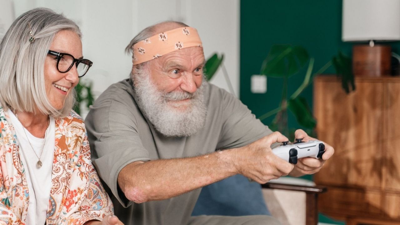 As pessoas mais felizes depois dos 70 anos costumam ter um hábito em comum