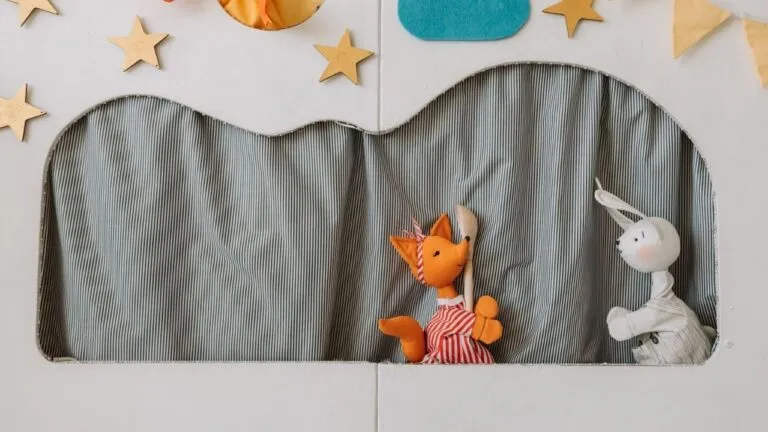 Crianças que ouvem fábulas desenvolvem habilidades importantes desde cedo