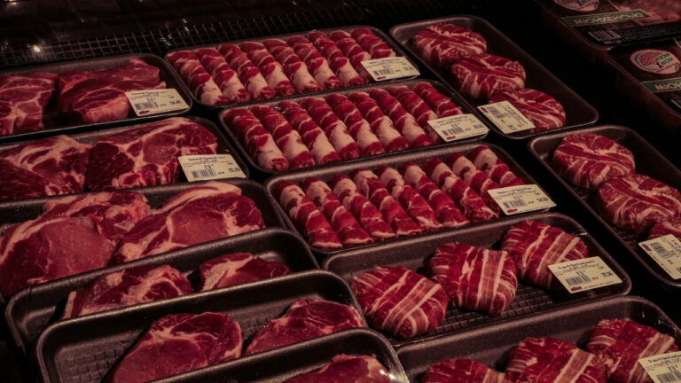 Nem sempre a carne mais vermelha é a melhor escolha, explicam especialistas