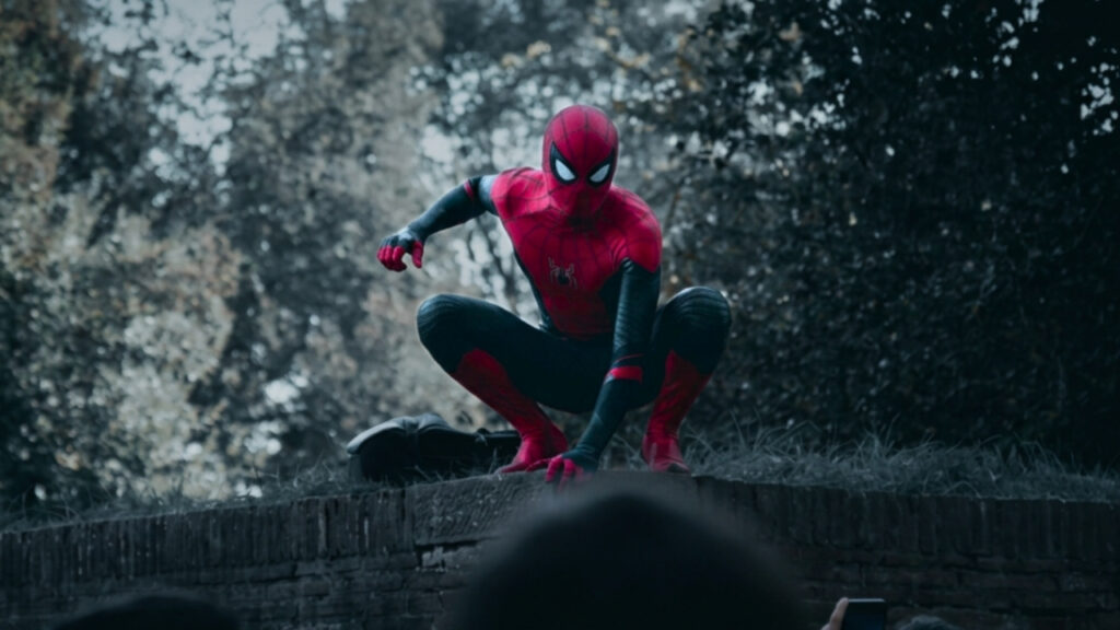 Marvel volta ao cinema após um ano com a aventura mais sombria do Homem-Aranha