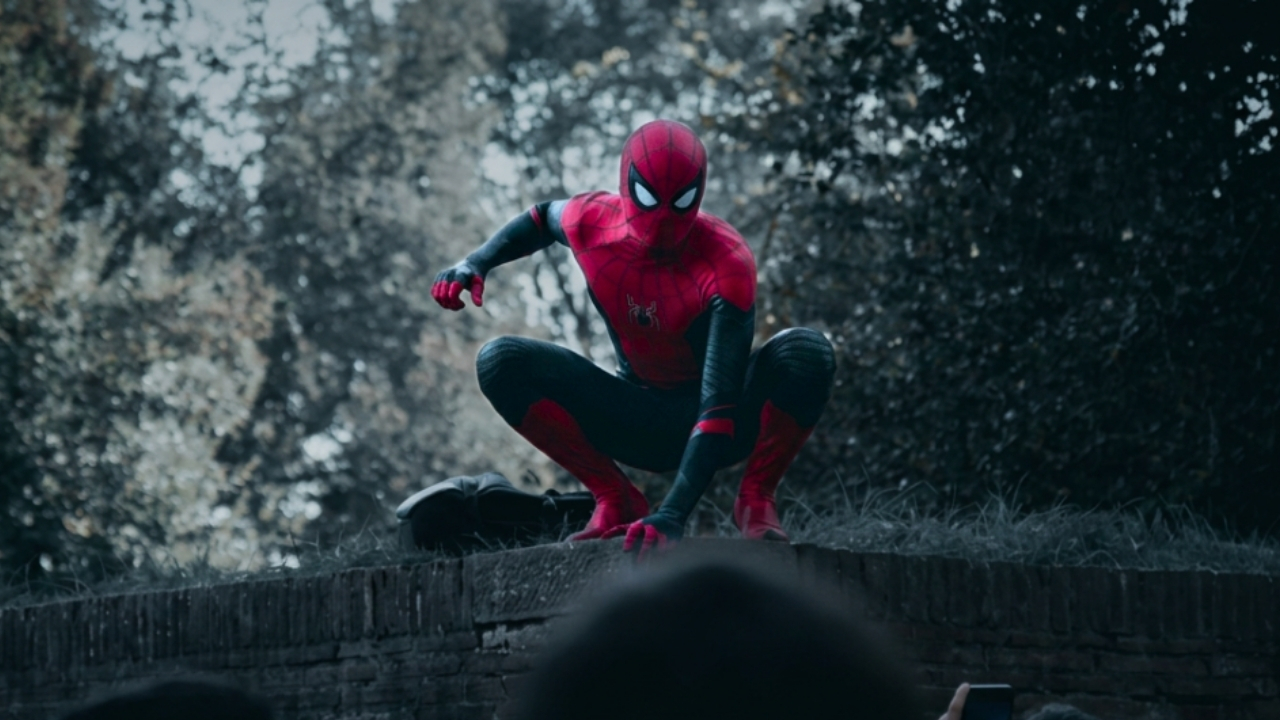 Marvel volta ao cinema após um ano com a aventura mais sombria do Homem-Aranha