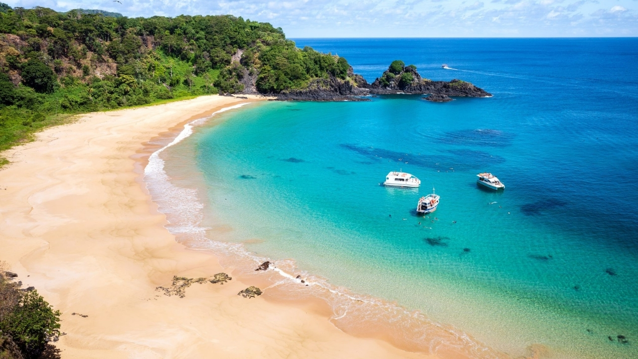 Duas cidades que só chega a pé ou de barco entram no ranking das 50 melhores praias do mundo