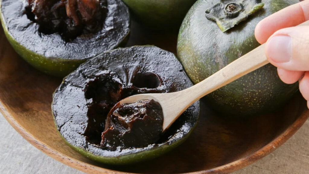 Fruta rústica que tem sabor e textura de mousse de chocolate e pode ser cultivada no quintal sem dar trabalho