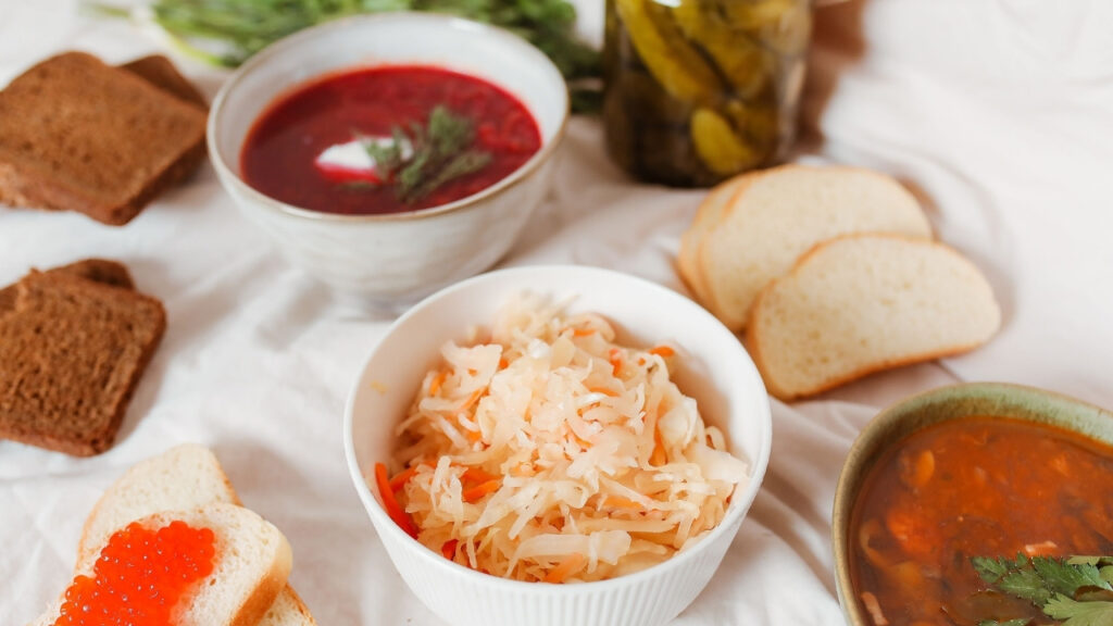Os alimentos fermentados viraram febre, mas será que fazem bem ao intestino?