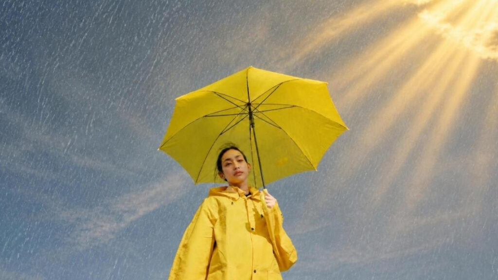 Quem prefere chuva ao sol costuma compartilhar esse comportamento, segundo a psicologia