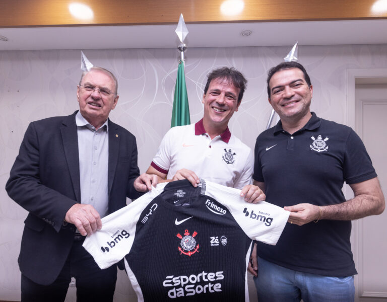 Fernando Diniz dá o OK e Corinthians se prepara para assinar com meia até 2029