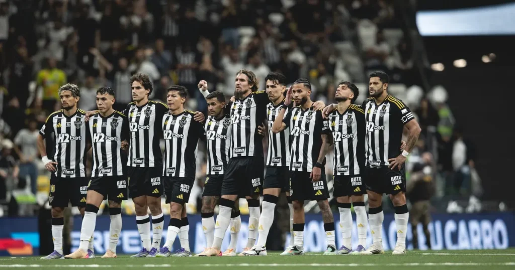 Torcida do Atlético-MG recebe comunicado sobre atacante sendo vendido por R$ 448 milhões