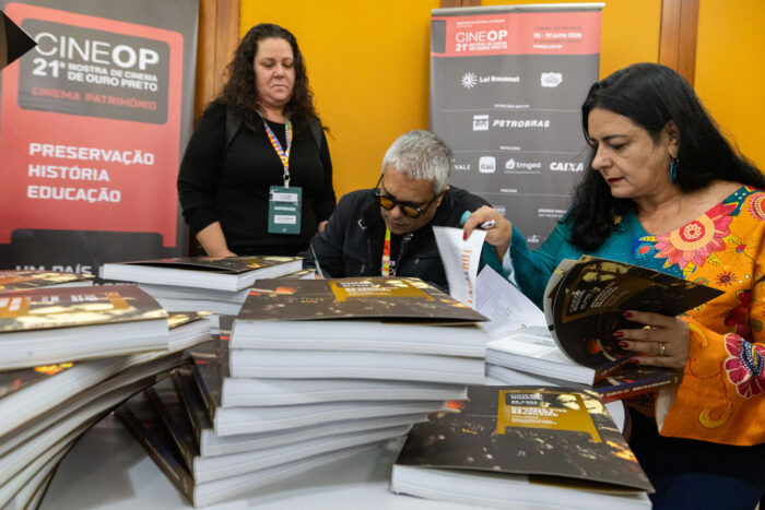 Livro em comemoração aos 20 anos da CineOP reúne textos sobre preservação e memória do cinema 1 Livro em comemoração aos 20 anos da CineOP reúne textos sobre preservação e memória do cinema