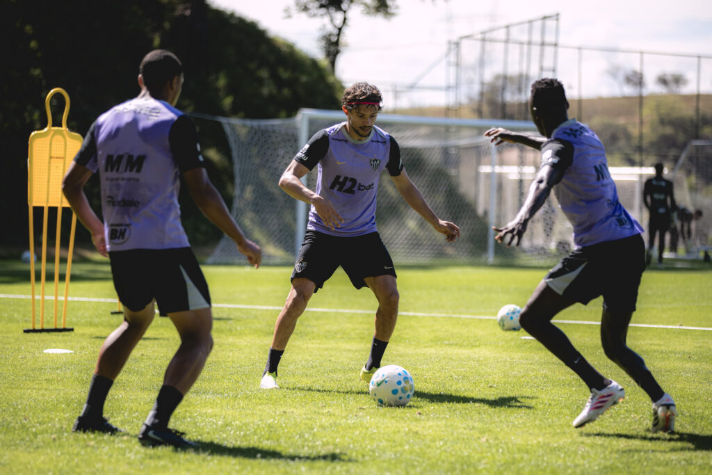 Grêmio começa a agir no mercado para contratar parceiro do Gustavo Scarpa no Atlético-MG