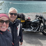 Em uma volta ao mundo de moto, o casal de Simão Pereira percorre a Rota da Seda rumo à China e mira os cem países antes dos 65 anos de Sergio.