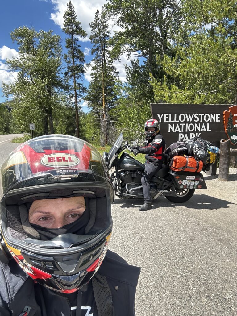 Casal de Simão Pereira da volta ao mundo de moto - Arquivo Pessoal Casal de Simão Pereira da volta ao mundo de moto - Arquivo Pessoal