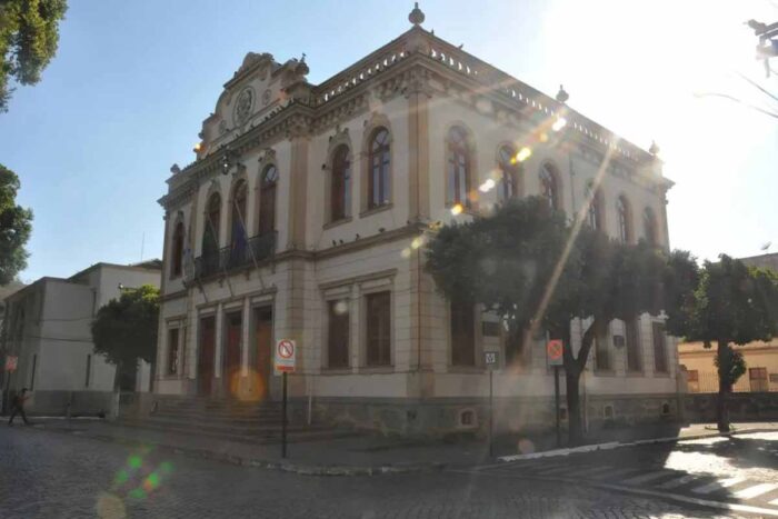 MPMG denuncia ex-prefeito de Cataguases por dispensa ilegal de licitação