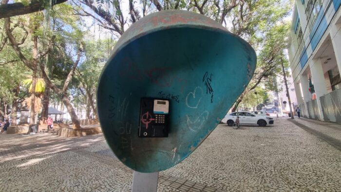 Orelhão é alvo de pichações no Centro de Juiz de Fora 1 WhatsApp Image 2026 07 23 at 10.30.38