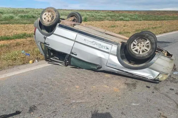 Bebê de quase 2 meses morre após capotamento na BR-265, em São João del-Rei 1 bebê
