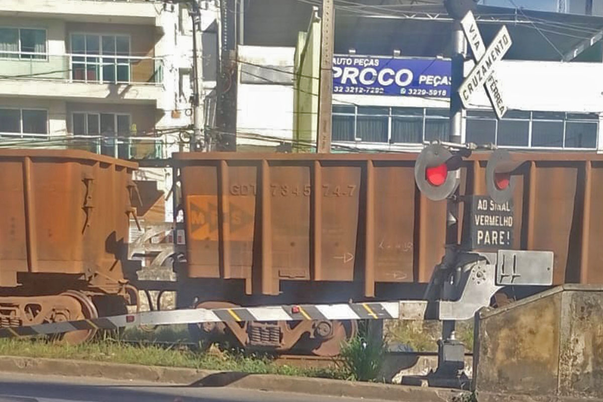 Pedestre morre atropelado por trem na Avenida dos Andradas
