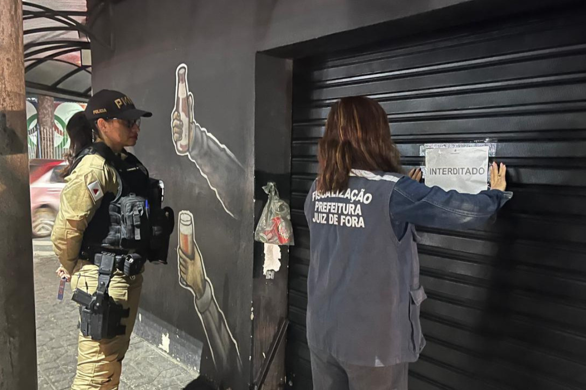 Prefeitura interdita bar no Centro de Juiz de Fora após 11 autuações e mais de R$ 12 mil em multas