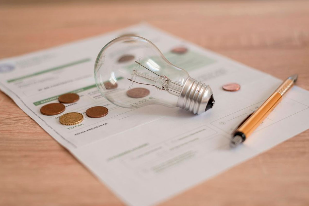 Idoso que pagava R$ 25 na conta de luz recebe cobrança de R$ 37,4 mil em Minas