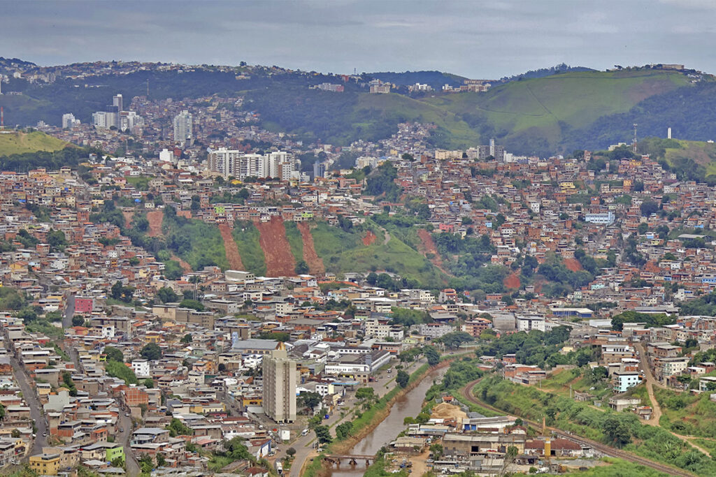 destacada reconstruindo lares para familias Leonardo Costa