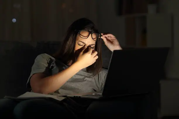 Dificuldade para enxergar à noite pode indicar falta desta vitamina