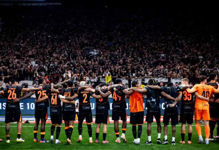 Corinthians faz investimento no futuro e garante contrato com promessa que anima a torcida