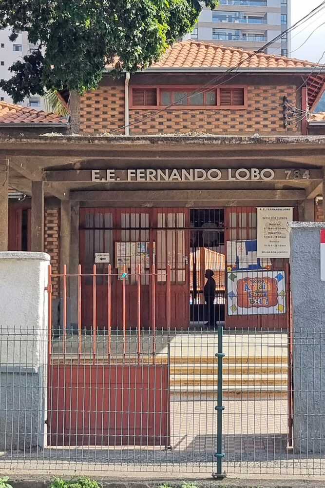 Escolas estaduais atingidas pelas chuvas recebem mais de R$ 5,5 milhões para reformas 1 escola fernando lobo telhado leonardo costa