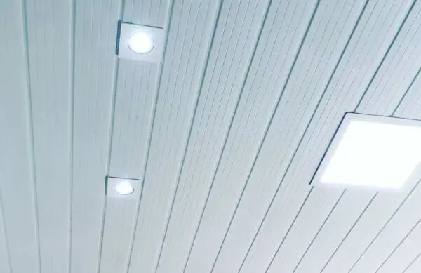 Material mais barato e leve que arquitetos apontam como substituto do forro de PVC nas reformas de 2026