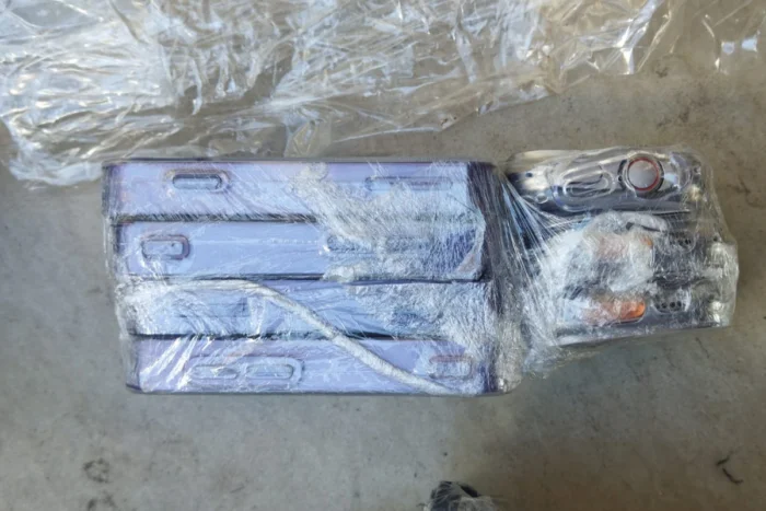 Celulares são encontrados em caminhão que prestava serviços a penitenciária de segurança máxima