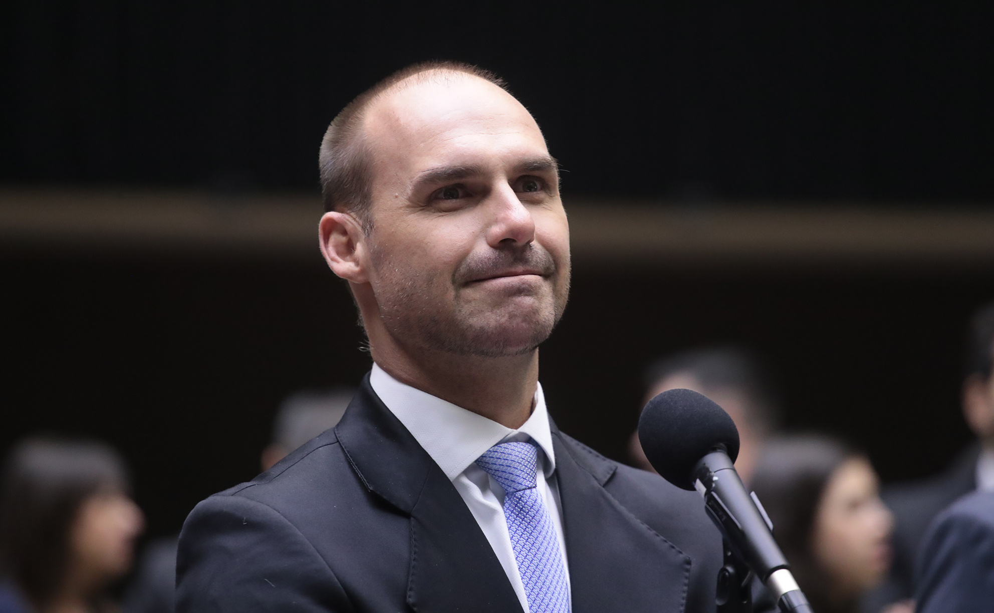 Polícia Federal decide demitir Eduardo Bolsonaro por abandono de cargo