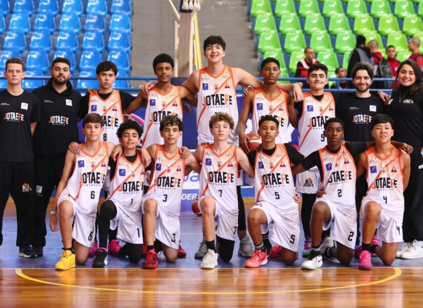 Pódio e encontro com ex-NBA: sub-14 do Jotaefe Basquete encerra participação em torneio em São Paulo