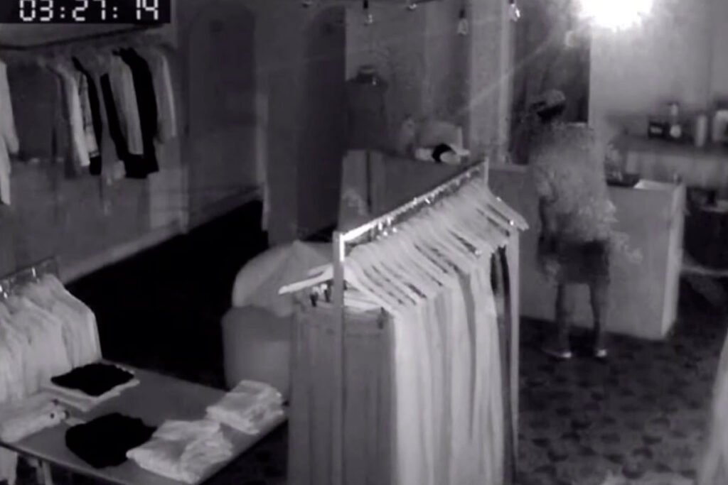 VÍDEO: Loja é arrombada durante a madrugada no Morro da Glória 1 loja arrombada foto reproducao internet