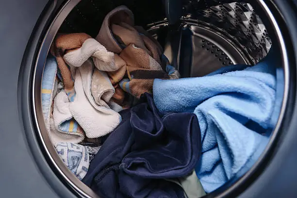 Coisas que você nunca deveria colocar dentro da máquina de lavar