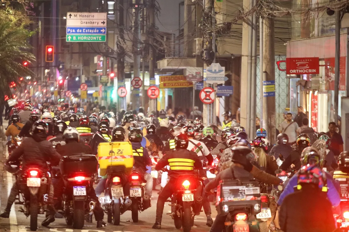 Trabalhadores por aplicativo paralisam atividades em protesto contra plataformas em Juiz de Fora
