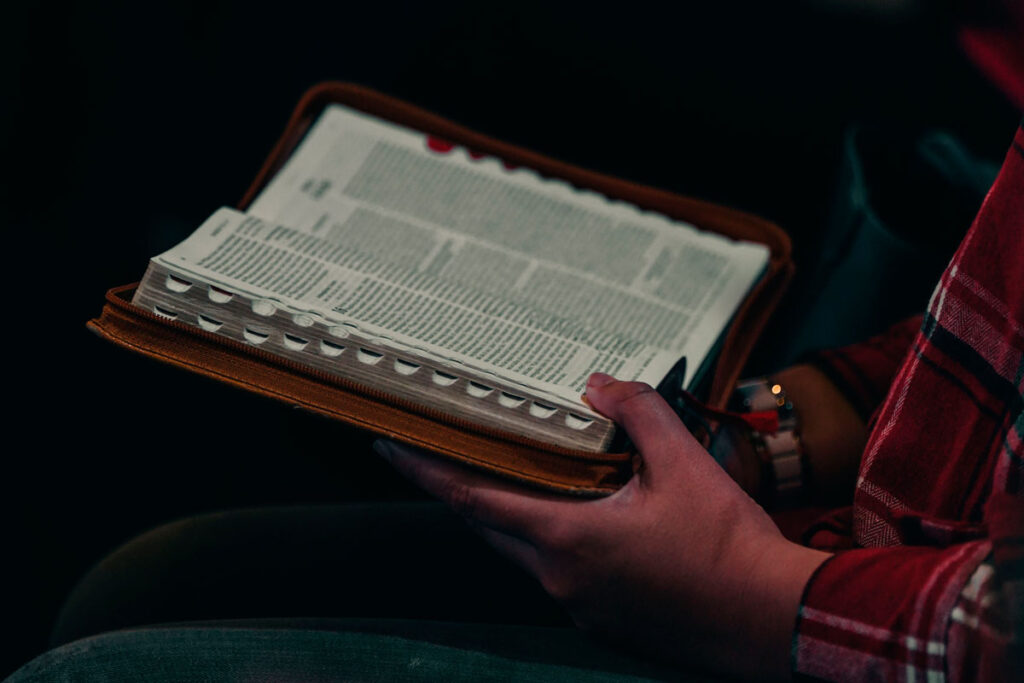 Justiça nega vínculo de emprego a esposa de pastor evangélico 1 pastor evangelico foto pexels