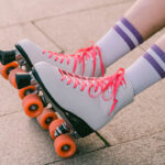 Funcionária de supermercado sofre acidente com patins e deverá ser indenizada em R$ 35 mil 18 patins foto pexels