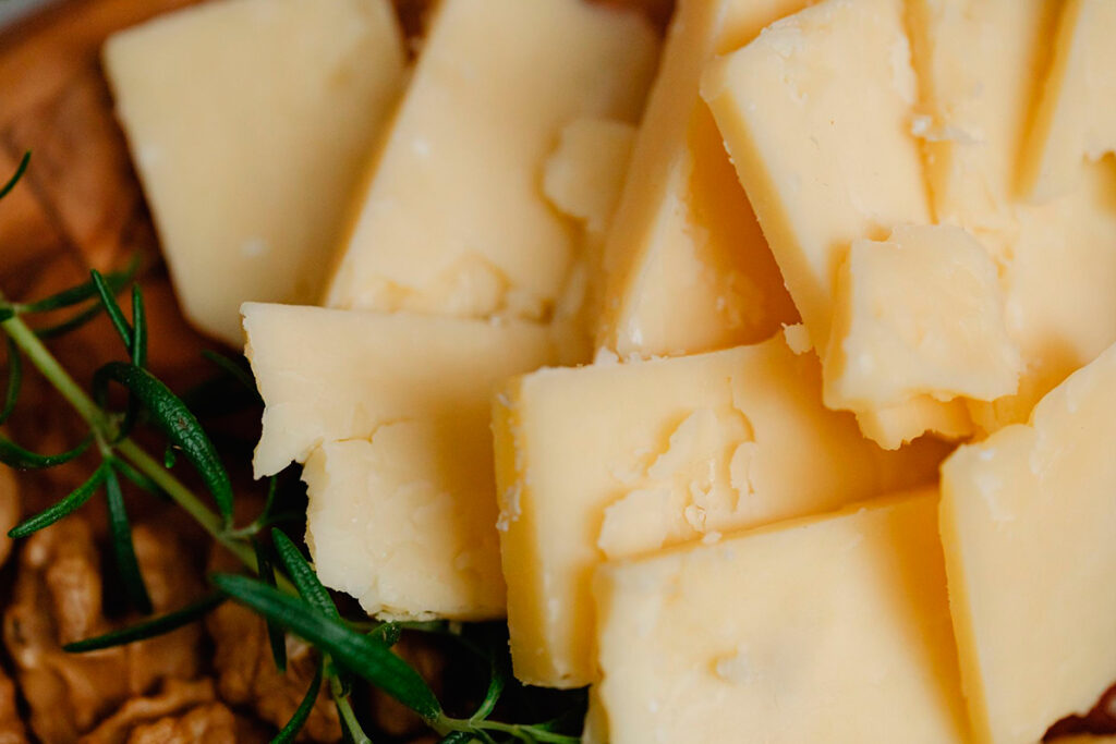 Anvisa determina recolhimento de queijo artesanal e molho pesto por risco à saúde 1 queijo artesanal minas anvisa pexels