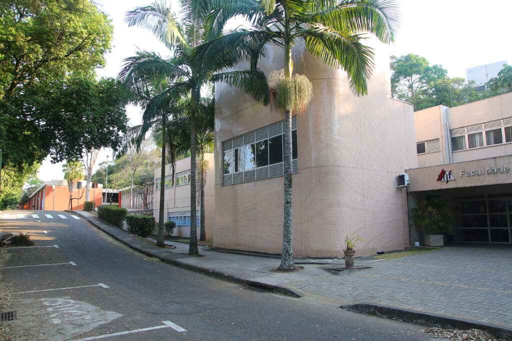 UFJF abre inscrições para curso gratuito de língua russa; veja como participar 1 uploads FERNANDO PRIAMO 18.09.2020 05.09.41 h UFJF fernando priamo 1