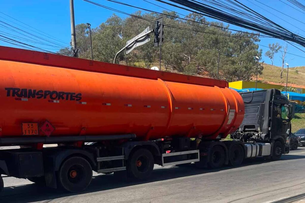 Morre jovem de 19 anos atropelado por carreta em Juiz de Fora